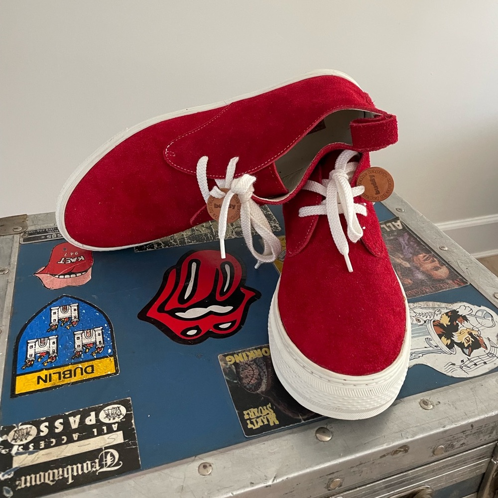 Made in Japan Buddy chukka boot featured in GQ. Size 10.5 (approximate)